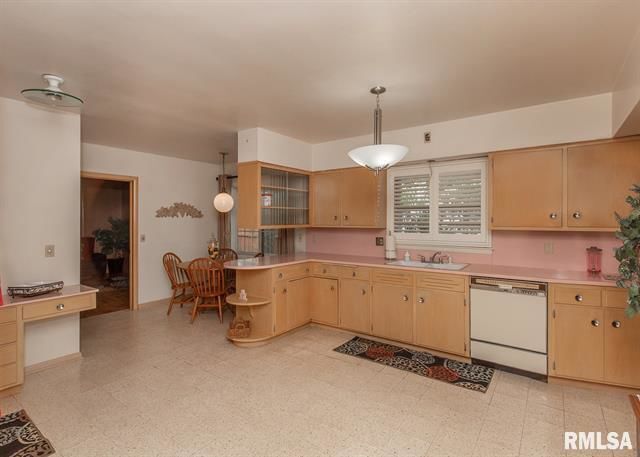 retro kitchen